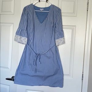 Dressbarn blue laced sleeved dress
